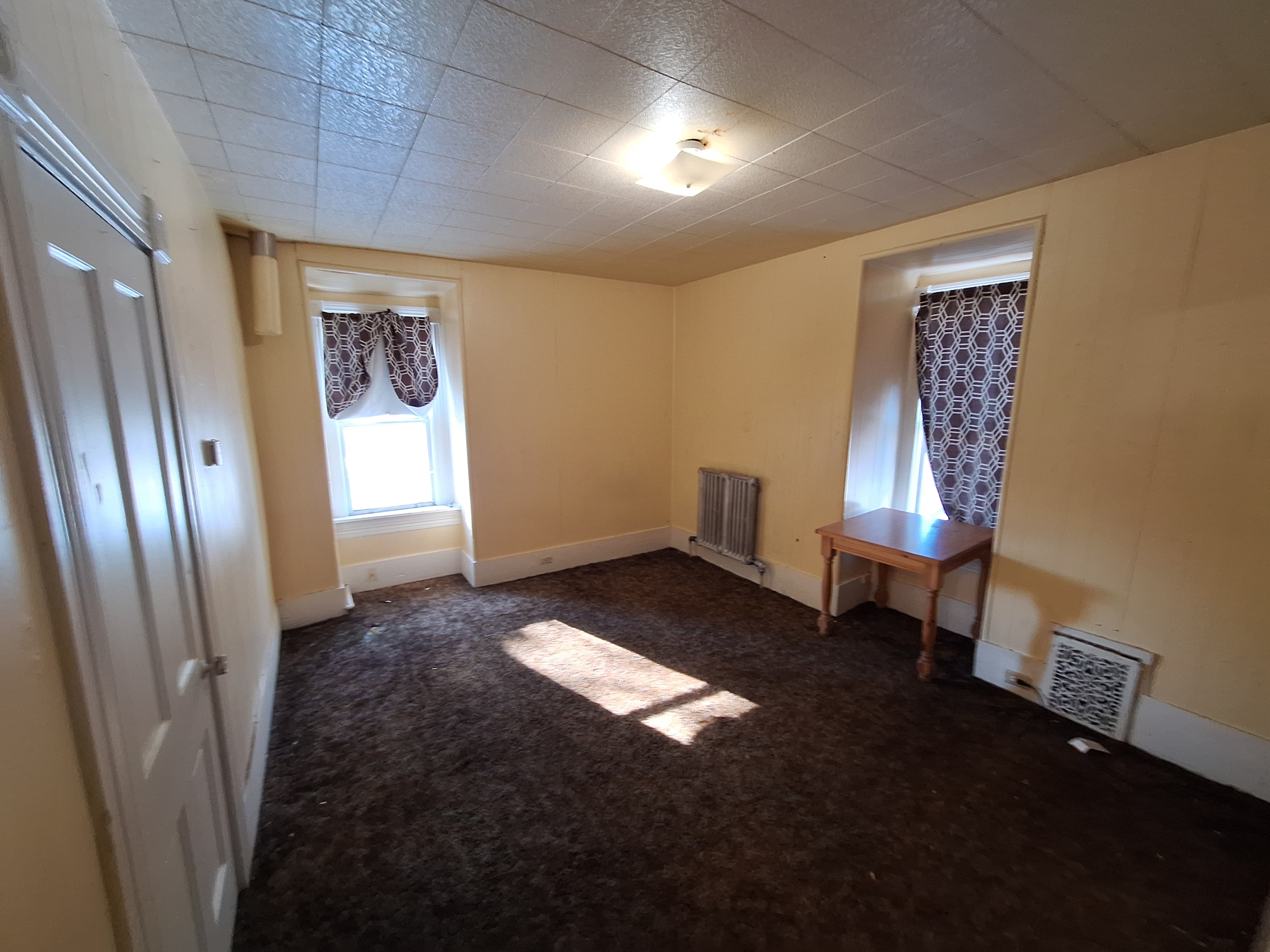 1135 Summit Street - Apt 4 (Up)